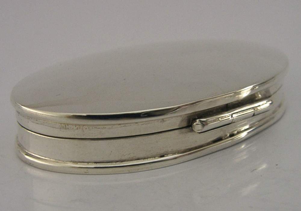 QUALITY ENGLISH SOLID STERLING SILVER GOOD SIZED BOX 2000 2.75 inch