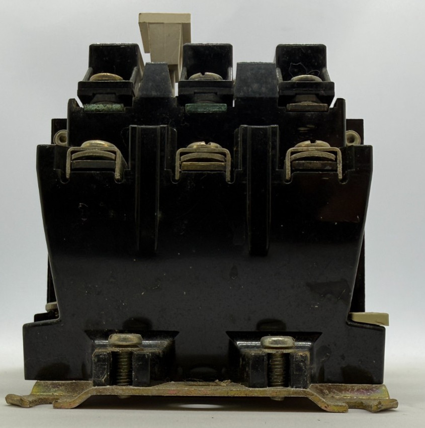 509-BOD Allen-Bradley Motor Starter Contactor 10 HP 600 VAC 27 amps. Size 1 (Z2)