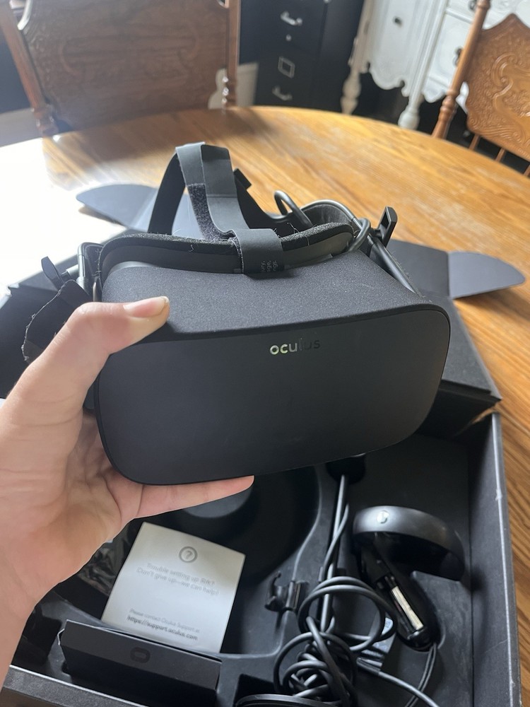 Oculus Rift VR Headset, Full Set With Controllers, Headset, Sensors, and Box