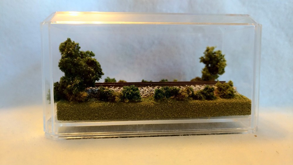 Z SCALE MINI DISPLAY CASE - GREAT FOR A Z SCALE LOCO OR CAR