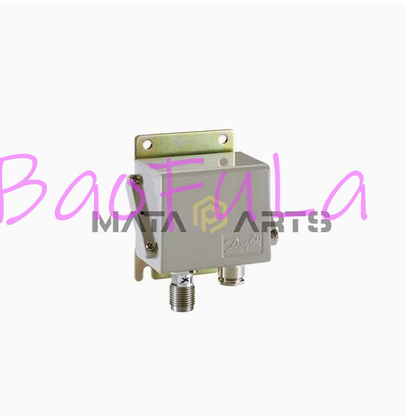 1PCS New Danfoss 084G2114 Pressure Transmitter Sensor