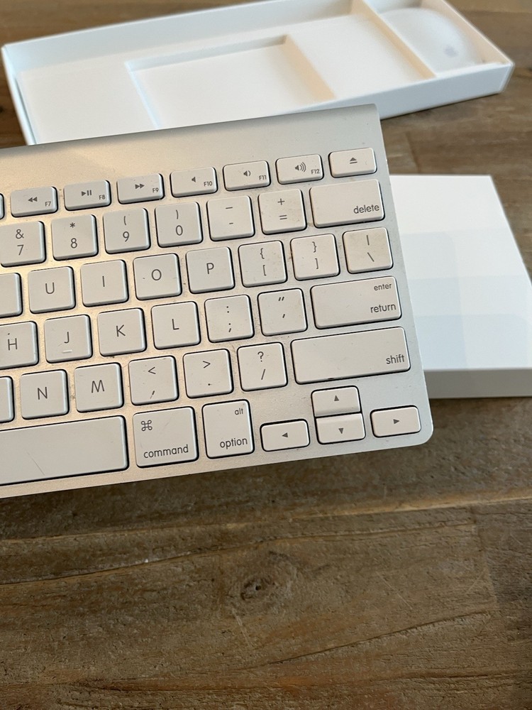 Apple Mac Wireless Bluetooth Keyboard A1314 & Magic Mouse A1296 Battery Powered