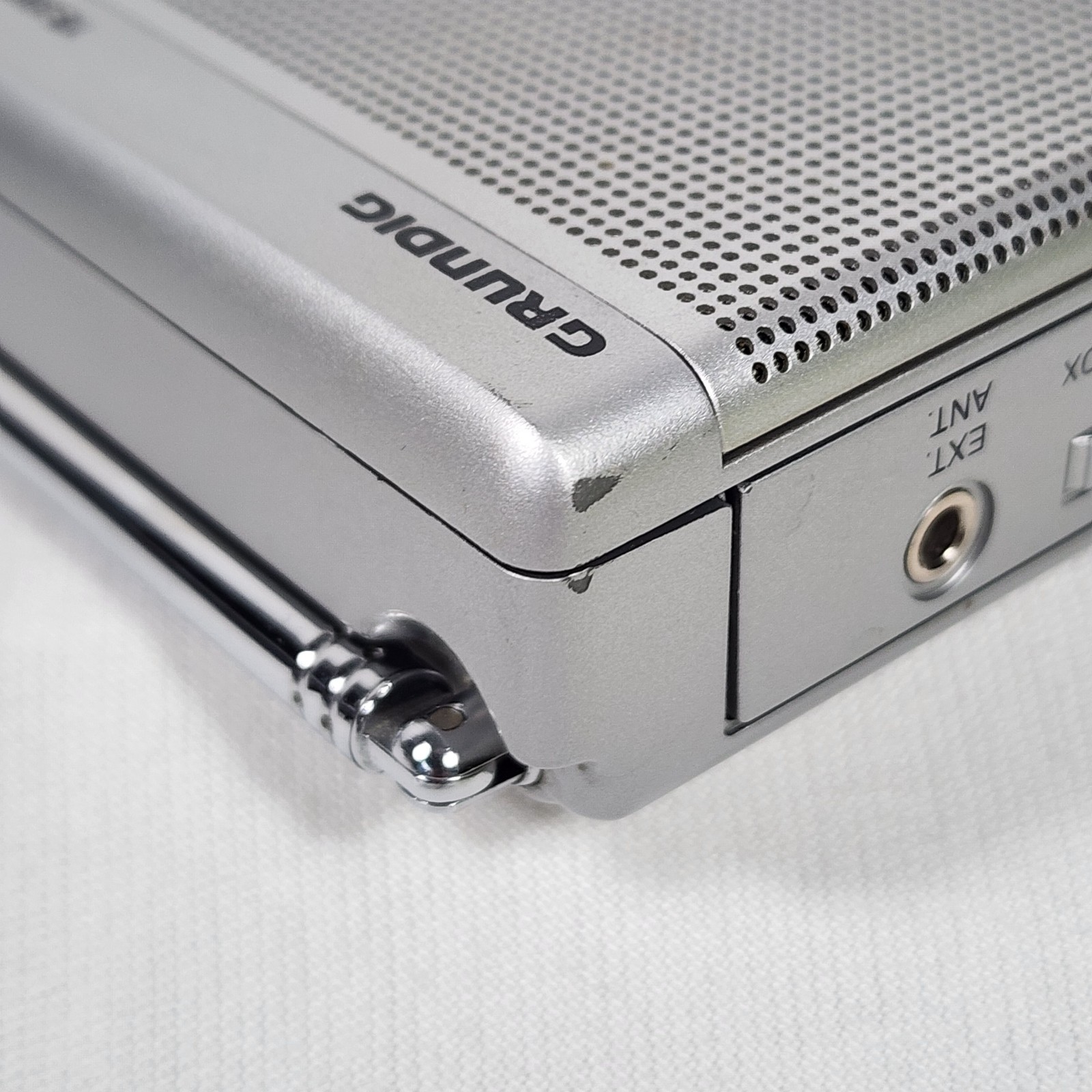 Grundig YB 300PE AM/FM 13 Band SW Shortwave Radio Works