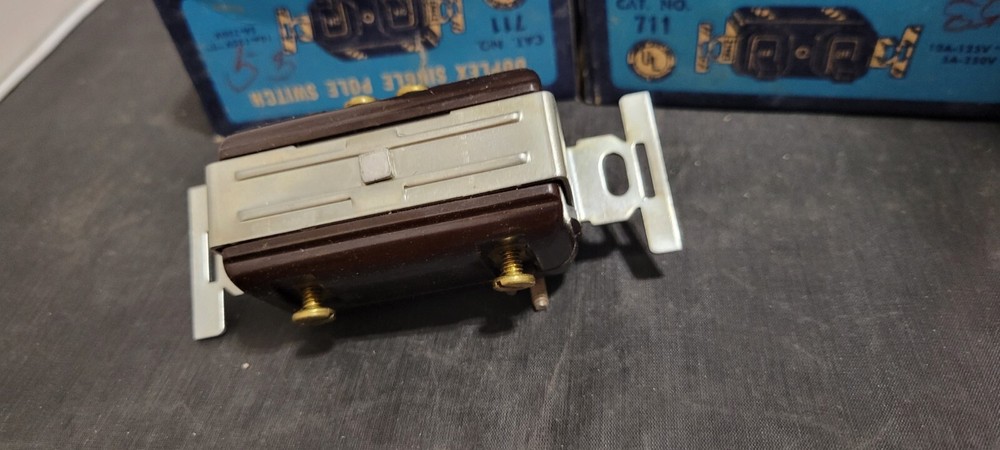 5 Vintage EAGLE BROWN BAKELITE DOUBLE SWITCH 10A 125V #711