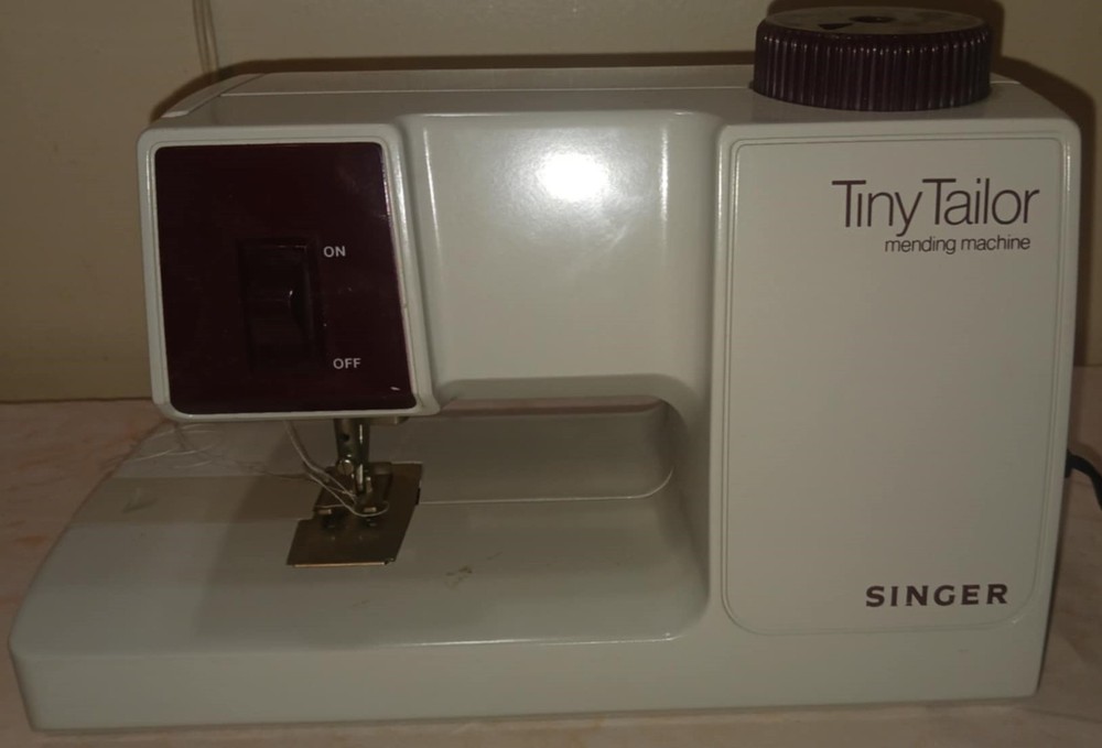 Singer Tiny Tailor Mending Machine