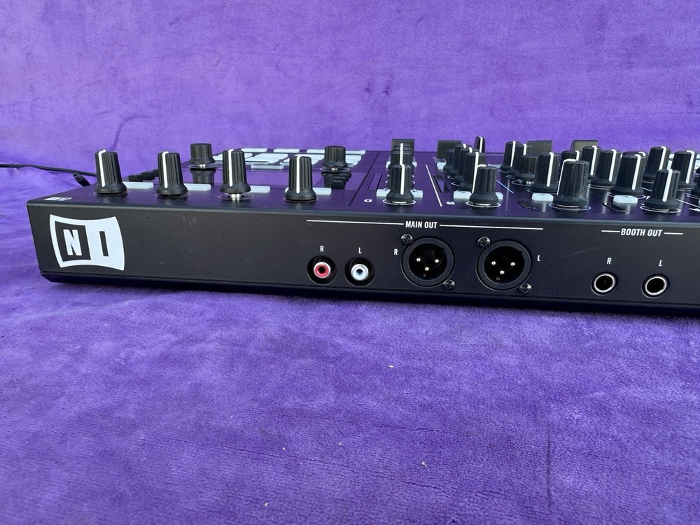 Native Instruments Traktor Kontrol S5 DJ Controller