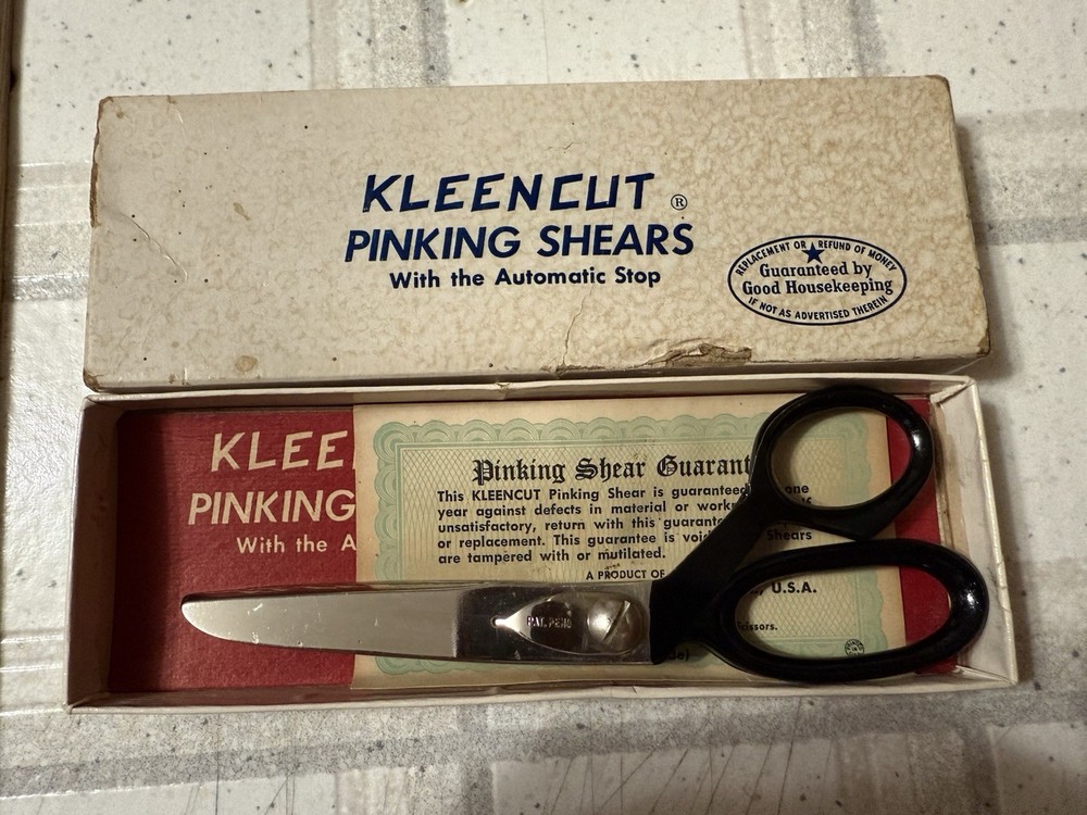 VERY NICE KLEENCUT PINKING SHEARS W/THE AUTOMATIC STOP IN ORIGINAL BOX & INSERT