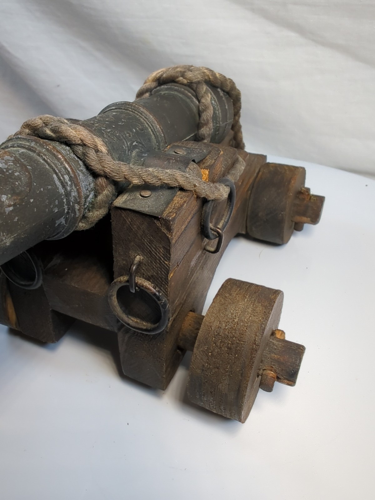 English Naval Cannon Replica XVII Century Cast Iron Oak Carriage NiceDetailing