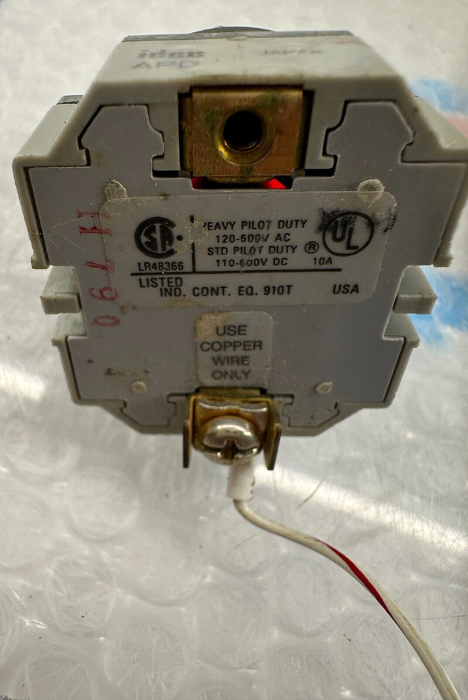 IDEC APD199N-R-120V Red Indicator Pilot Light