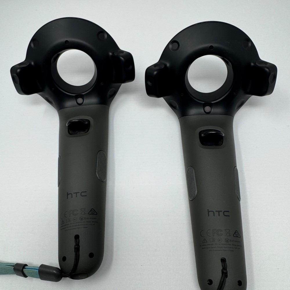 HTC Vive Virtual Reality VR Wand Controllers Pair (Black) 1.0