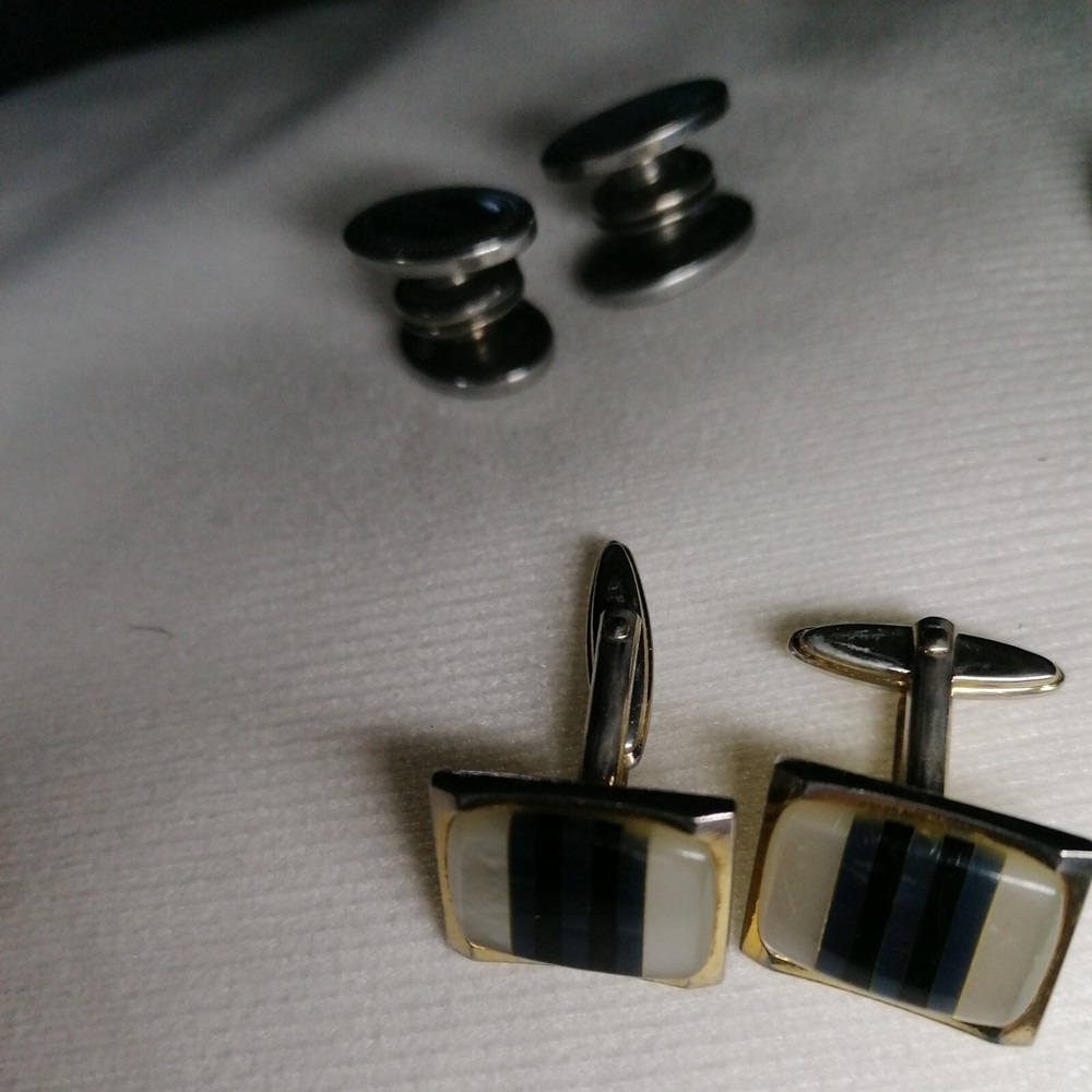 COLLECTION OF 4× CUFFLINKS