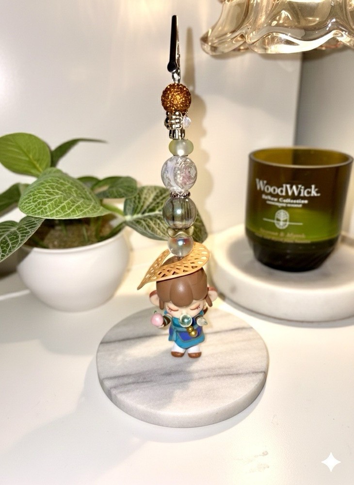 NanC Character Photo Display Beaded Stand