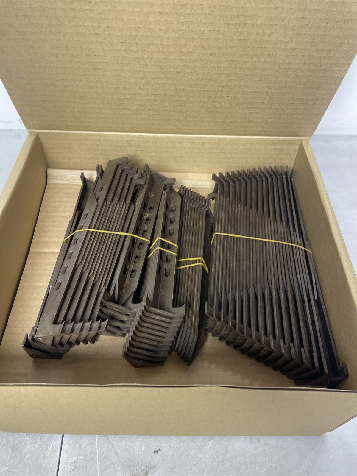 Woven Earth Degradable 6” Nesting Landscape Stake - Box of 250 Brown New