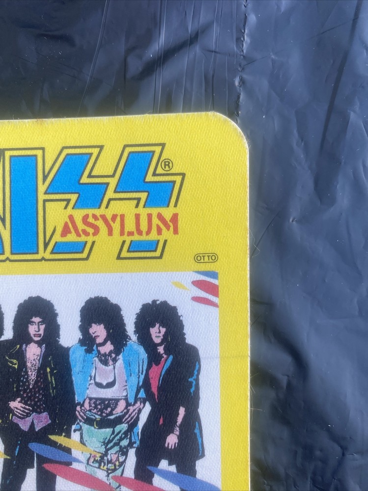 * Kiss Asylum crew pass E1