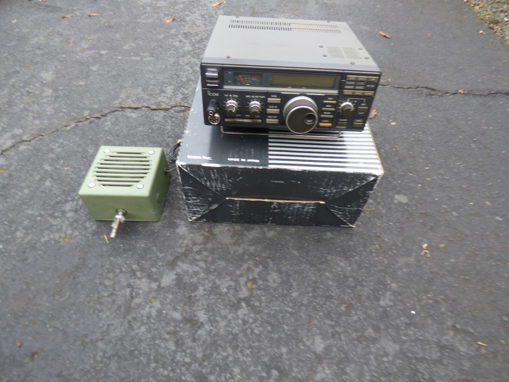 Icom IC-726 transciever w/external speaker