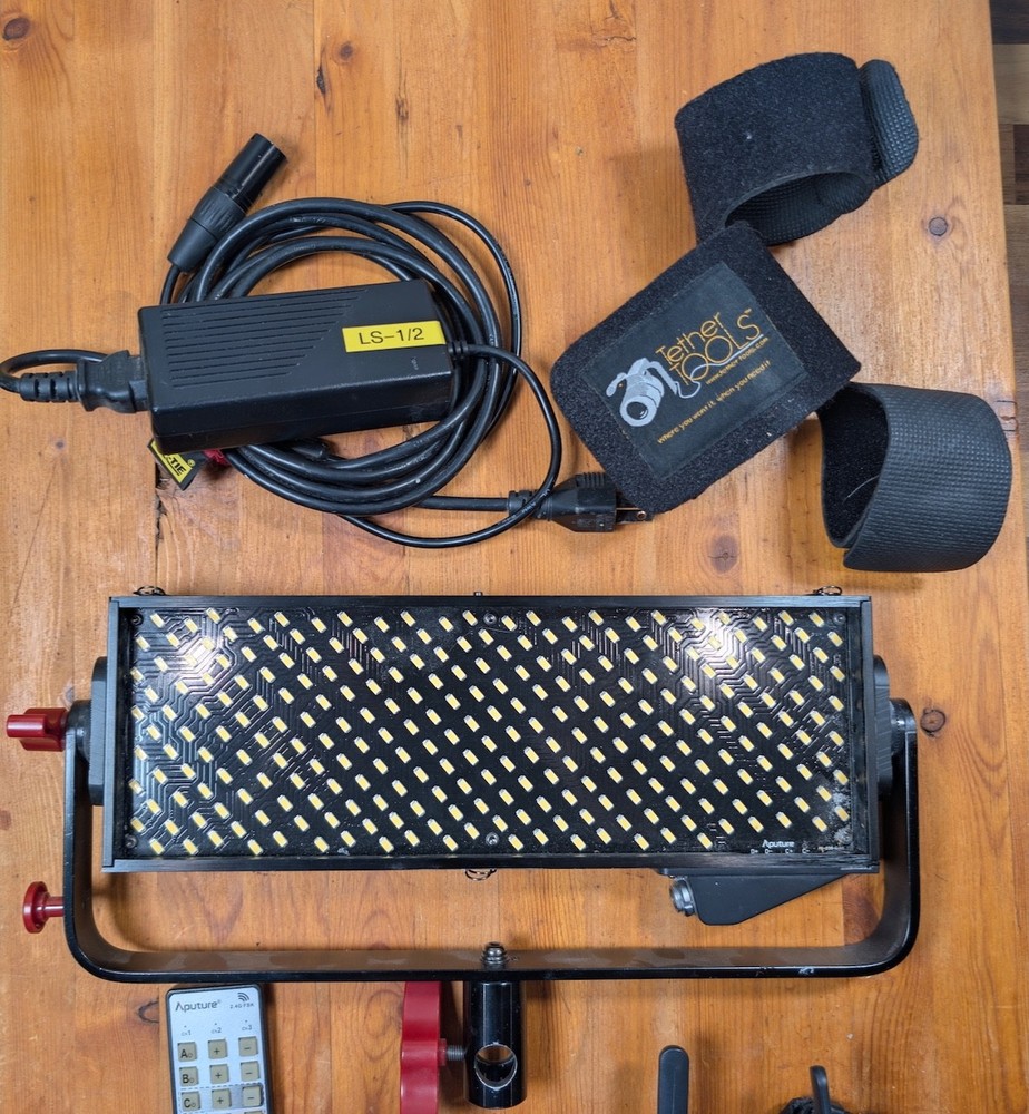 Aputure Lightstorm LS 1/2w LED panel light (daylight balance) FREE SHIPPING!