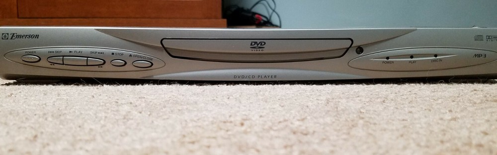 Emerson EWD7004 DVD Player