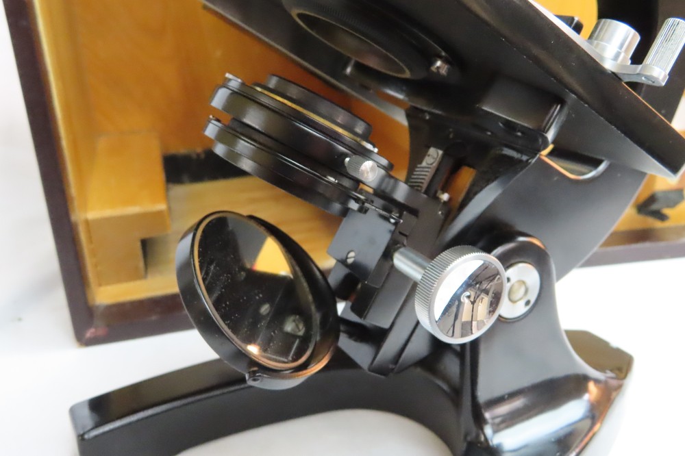 BAUSCH & LOMB Student MICROSCOPE WK9436 w/Case Extra Eyepices