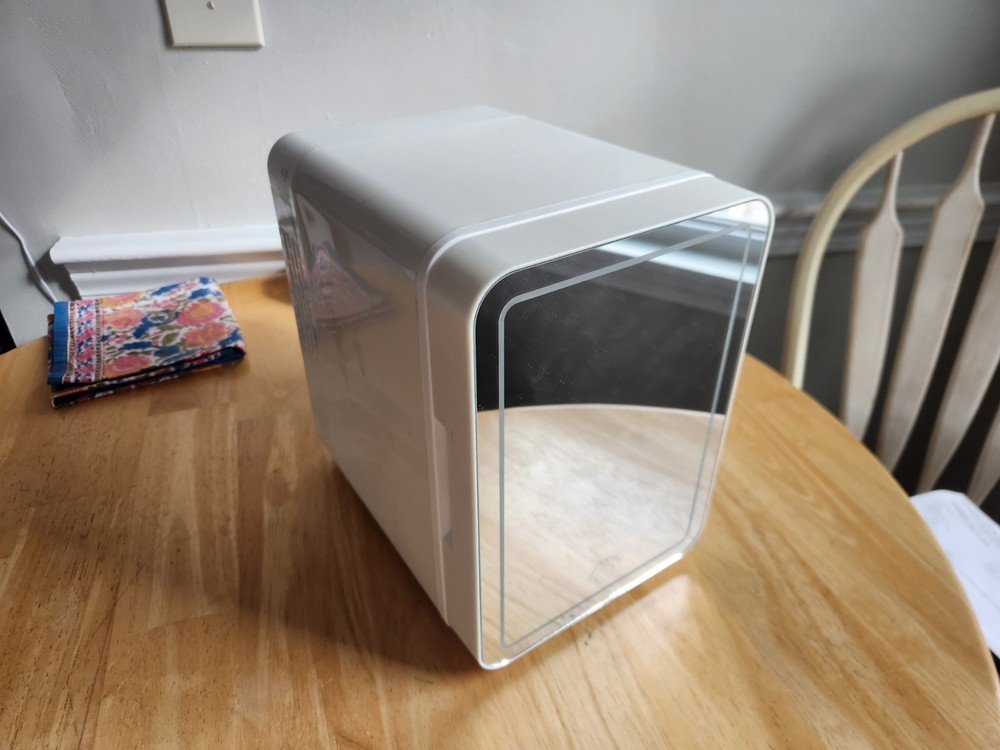 Cutieworld Compact Mini Fridge/warmer