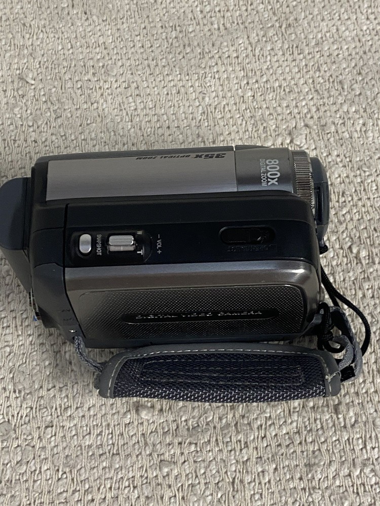 JVC GR-D850 Digital Video Camera Handheld Widescreen UNTESTED AS IS