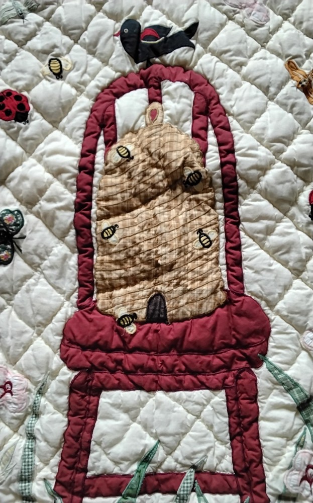 Patch Magic Group Applique & Embroidered Quilt - Ladybugs, Bees, Garden