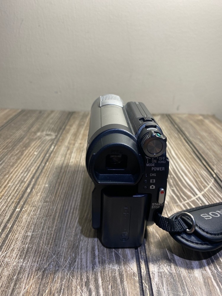 SONY DCR-DVD650 Digital Camera Recorder -As-Is Read