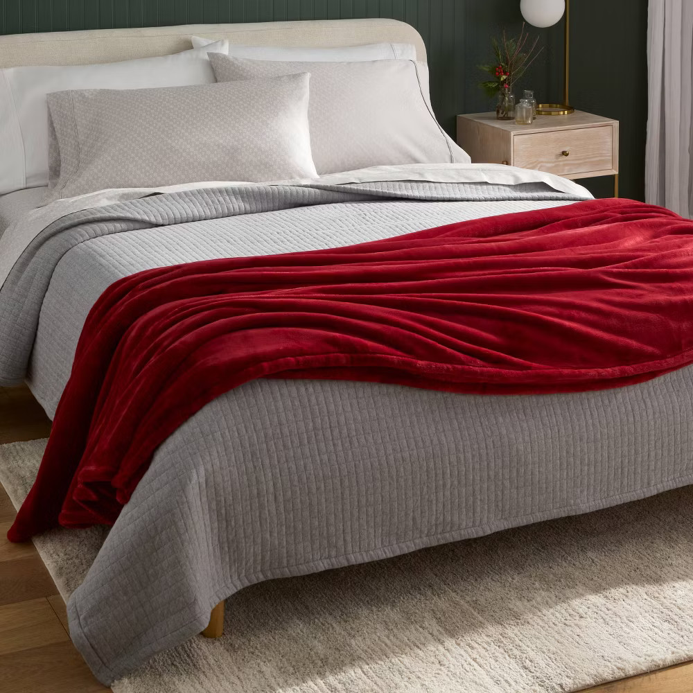 Full/Queen Microplush Blanket Red - Threshold
