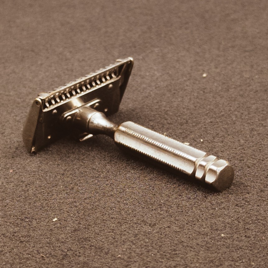 READ 1920s Era Ever-Ready Shovelhead Single Edge Razor