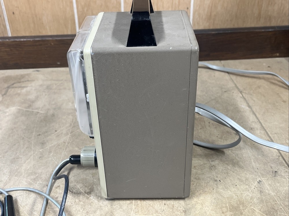 Heathkit VTVM Model IM-18 - Powers On