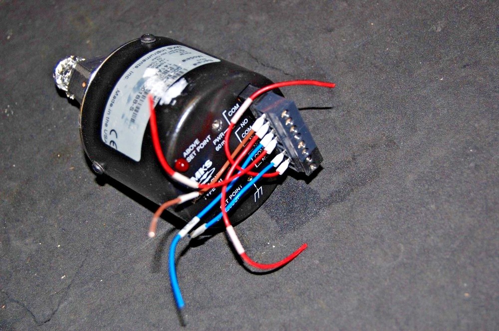 MKS Instruments 141AA-00001BB-S, Type 141 Vacuum Switch (24VDC)