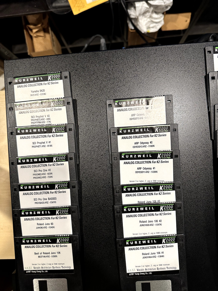 kurzweil k2000r Mint condition Analog 2U rack with case fully expanded library