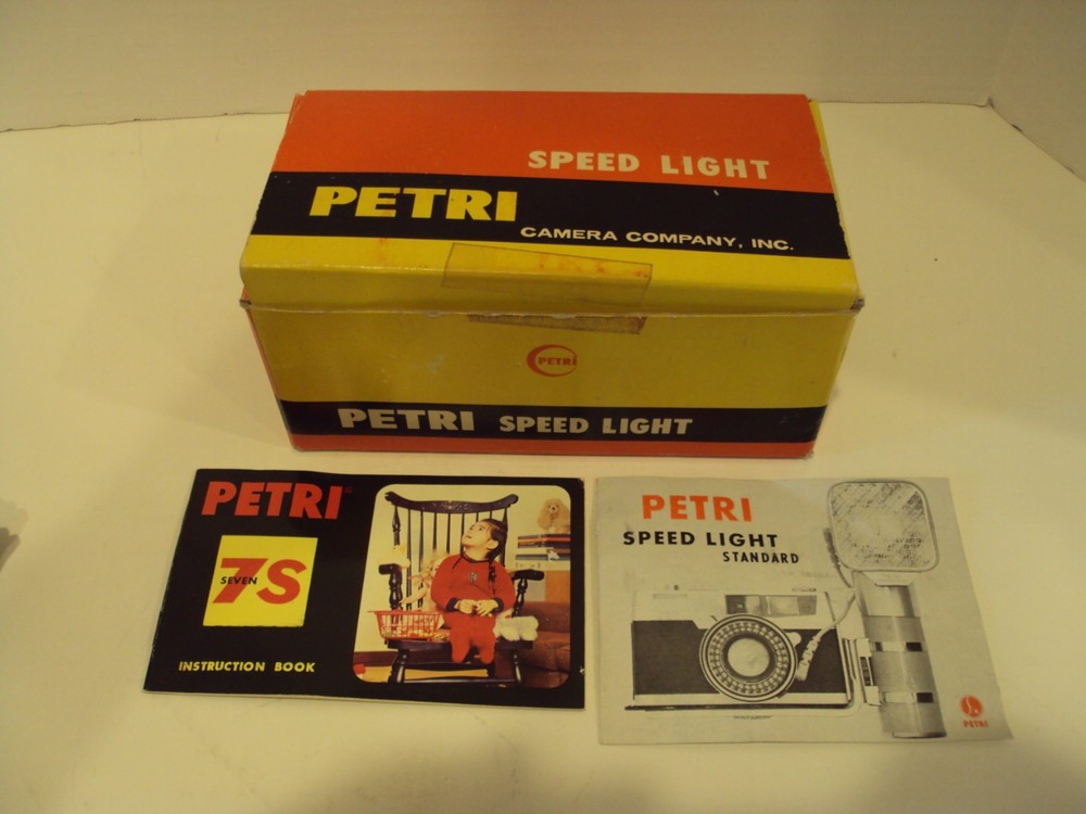 Vintage PETRI Speed Light set/READ