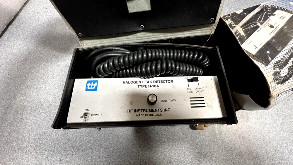 TIF H-10A HALOGEN LEAK DETECTOR AC PUMP STYLE
