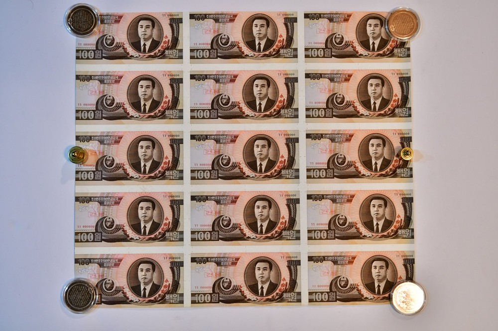 100 Won 1992 Specimen uncut sheet 0f 15 solid fancy Serial number 0000000..!