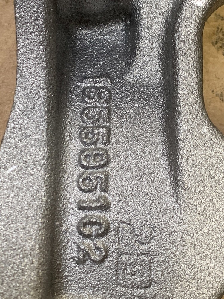 New OEM a/c compressor bracket 1855951C2