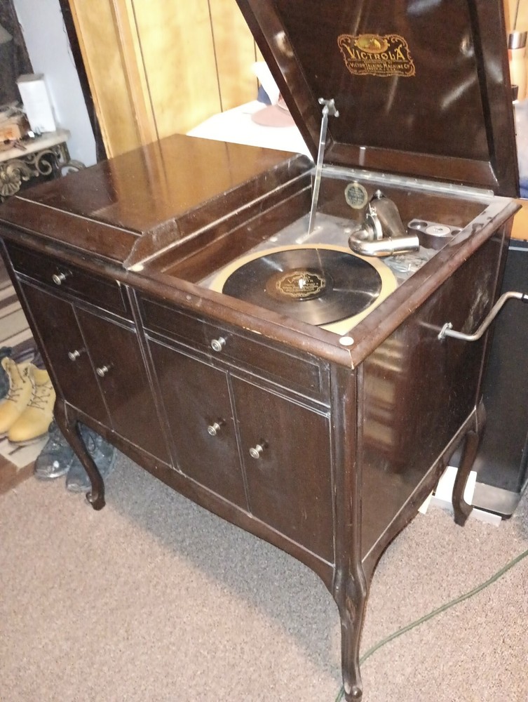 1925 VICTROLA Record Player