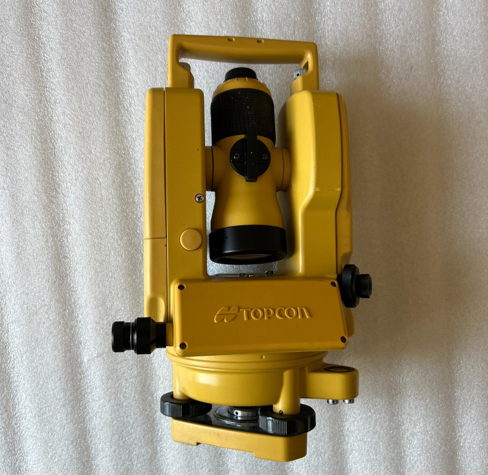 Topcon DT‑209 Digital Theodolite With Case