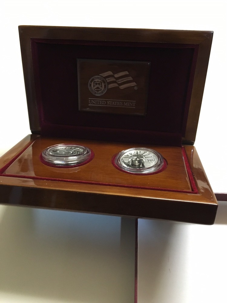 2007 10th Anniversary Platinum American Eagle Coin Set.