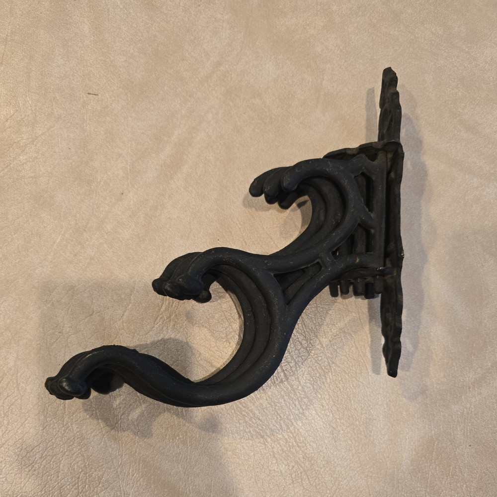 Creative Co-Op Antique Decorative Cast Iron Multi Hook Wall Hanger with 15 Ho...