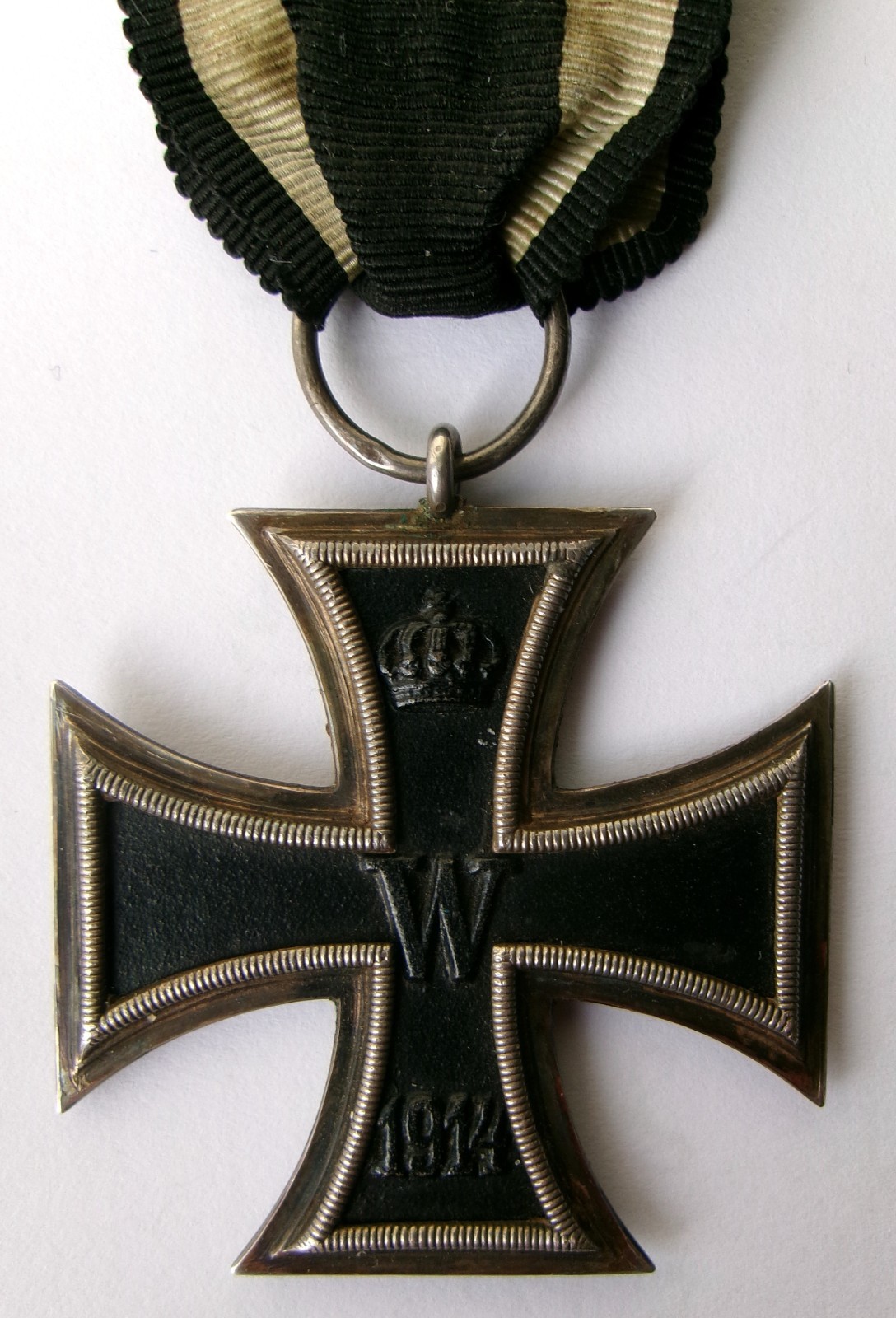 German Iron Cross 2nd class 1914 medal maker marked LW - nice quality