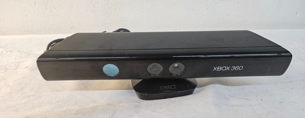 Microsoft XBox 360 KINECT Model 1414 WORKING