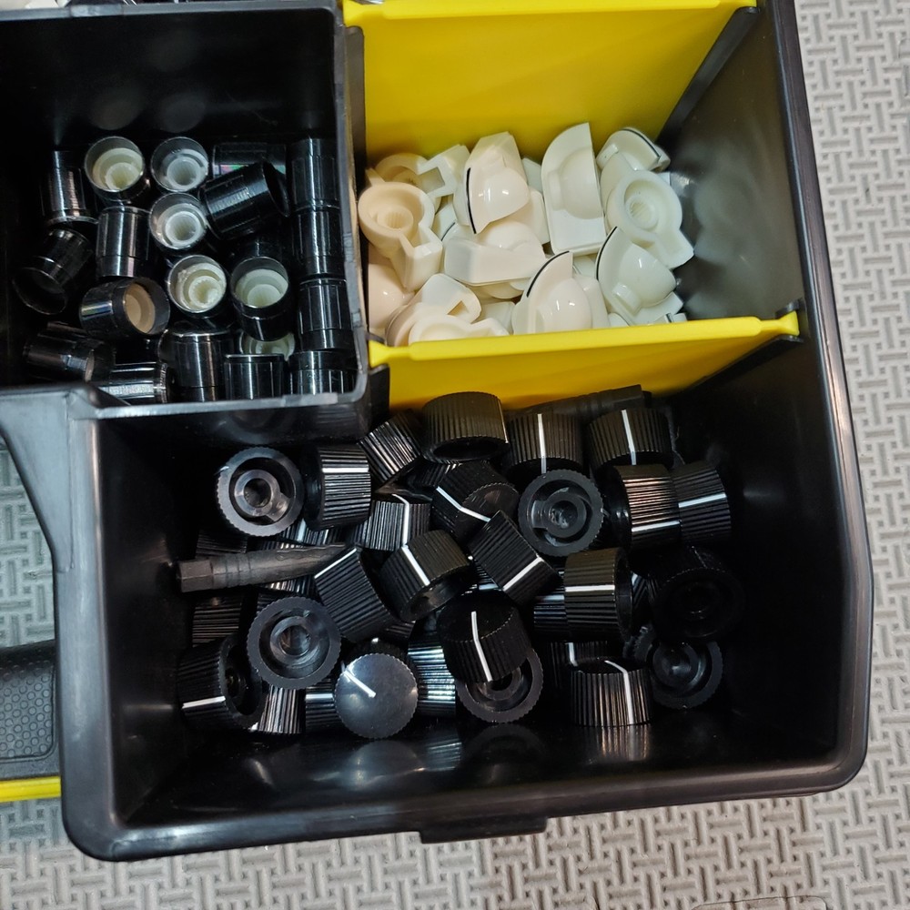 Assorted Stereo Knob Set
