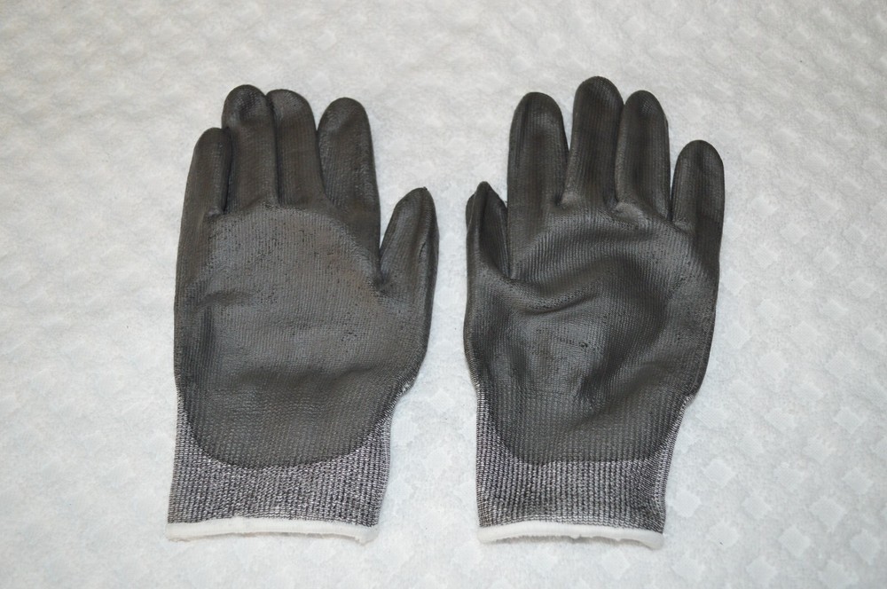 METAL DETECTING ACCESSORIES ~ CUT RESISTANT GLOVES ~ MEDIUM ~ 541 ~ GRAY ~1 PAIR