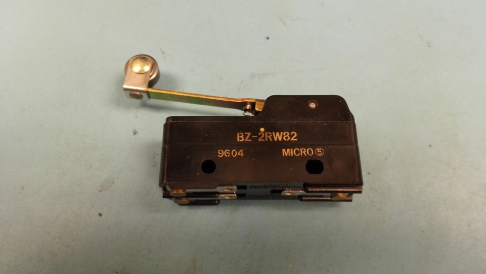 BZ-2RW82-A2 Basic Switch, Roller Lever, SPDT 15A, BZ Series, BZ-2RW82