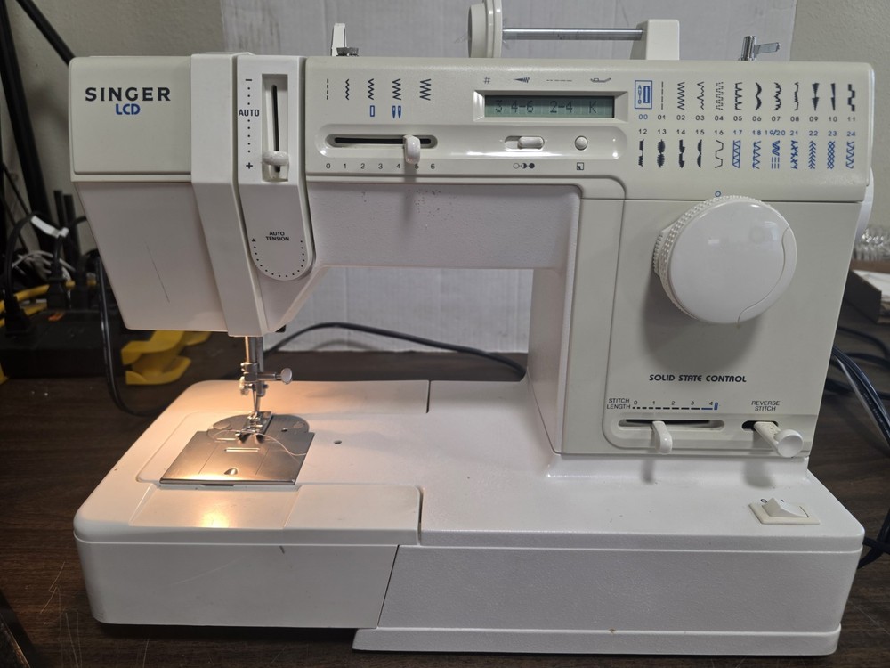Singer LCD Model 9334 Sewing Machine With Foot Pedal