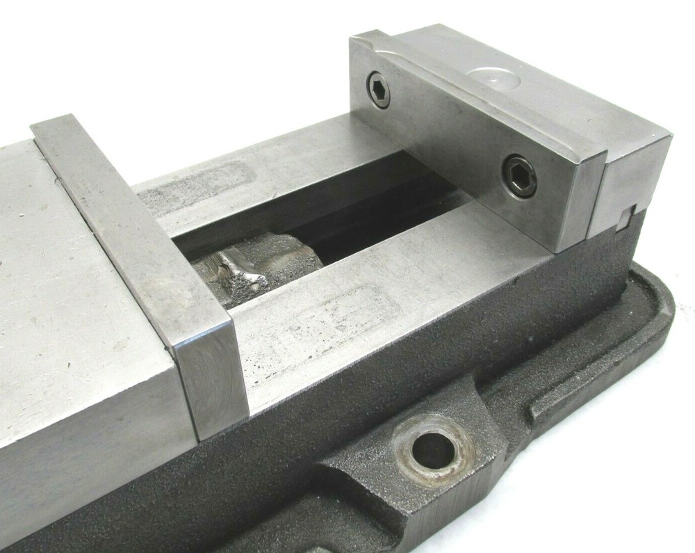 KURT ANGLOCK 6" MILLING MACHINE VISE w/ JAWS & HANDLE - #D60