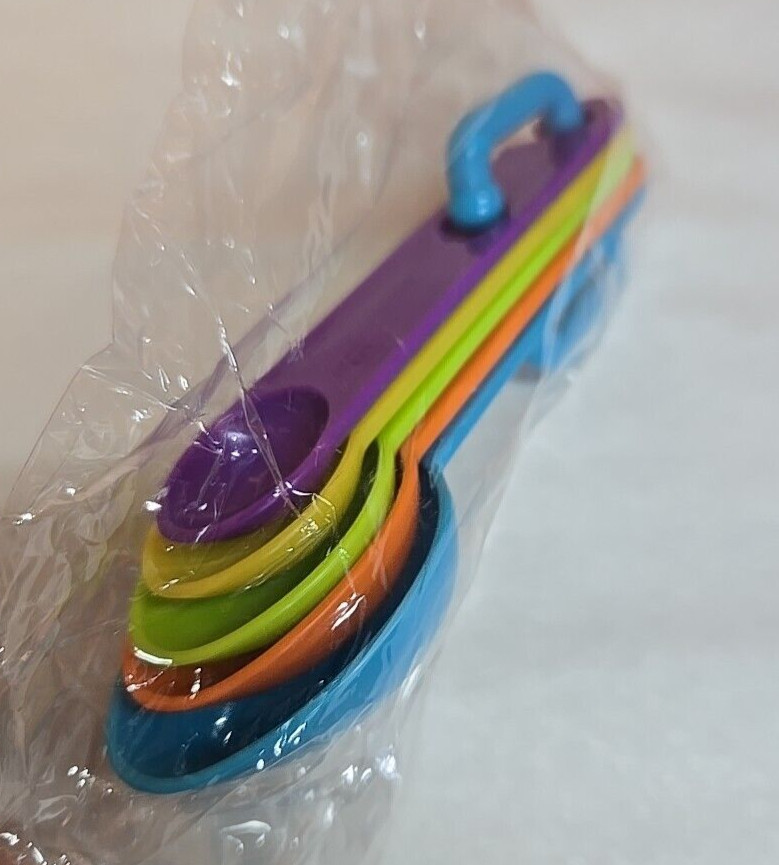 Set of (5) Plastic Measuring Spoons; NIB