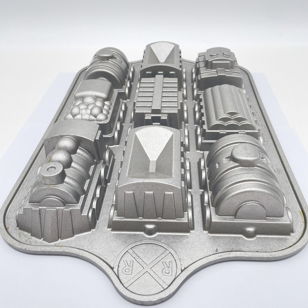 Nordic Ware 3D Train Cake Pan 5 Cups Excellent Condition