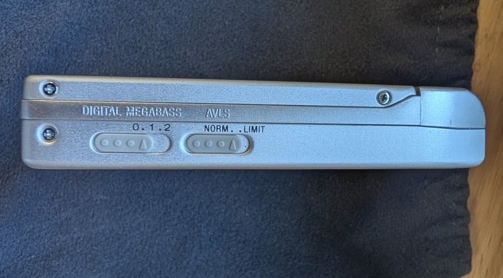 Sony MZ-E33 Portable MiniDisc Player WORKS!