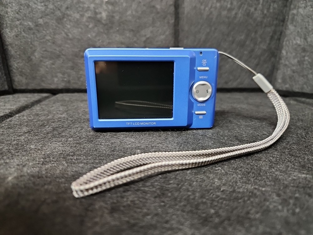 Hitachi Digital Camera HDC-57IEBL 5MP Blue TESTED